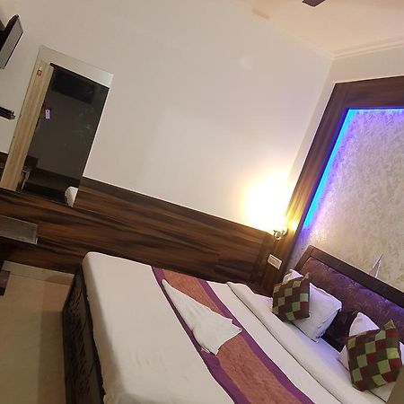 Hotel Perfect Palace Nuova Delhi Esterno foto
