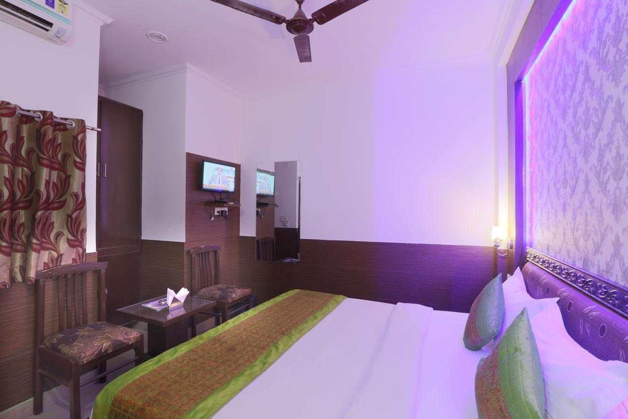 Hotel Perfect Palace Nuova Delhi Esterno foto