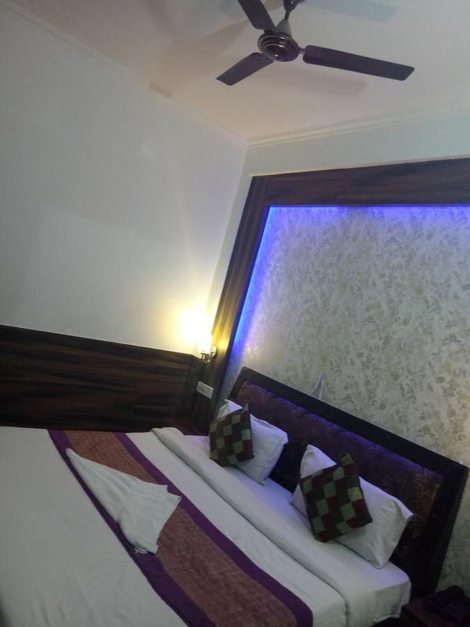 Hotel Perfect Palace Nuova Delhi Esterno foto