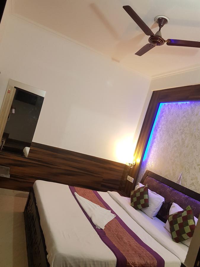 Hotel Perfect Palace Nuova Delhi Esterno foto